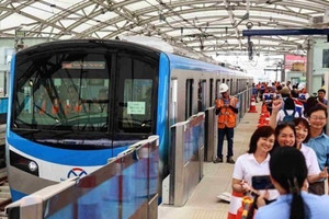 Hà Nội sẽ sử dụng hệ thống thẻ vé liên thông đi xe buýt, tàu điện từ 2/9