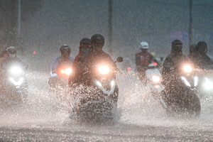 Diễn biến đợt mưa rất lớn ở miền Bắc, TPHCM cũng mưa dồn dập