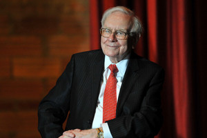 Rút khỏi ngân hàng, trữ tiền mặt kỷ lục và chỉ mua vào 1 loại cổ phiếu: Warren Buffett đang toan tính gì?
