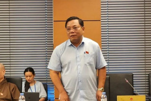 ‘Thuốc giả, bác sĩ giả, chỉ có con tôi chết là thật’