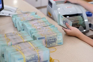 Vì sao tỷ lệ tiền mặt tăng vọt đầu năm 2025?