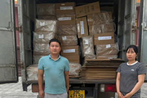 Bắt giữ giám đốc buôn bán hơn 55.000 bao thuốc lá giả ở Nam Định