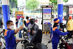 Giá xăng quay đầu đi xuống, RON 95 còn hơn 19.500 đồng/lít