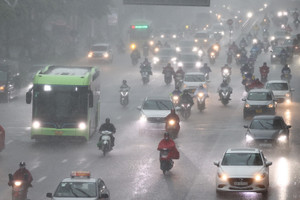 Mưa rất lớn ở miền Bắc, tâm điểm dồn dập nhất vào khu vực nào?