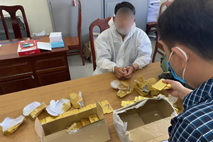 Tịch thu 108kg vàng thỏi, bắt giữ hai người đàn ông