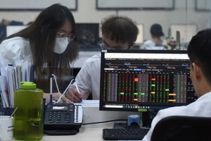 Tiền vào chứng khoán đột ngột 'mất hút'
