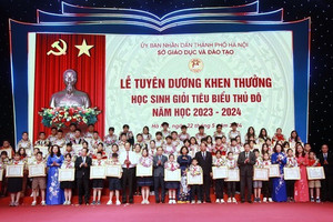 Hà Nội chi gần 600 triệu tặng thưởng 852 học sinh xuất sắc