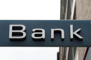 Sao đổi ngôi trong ngành ngân hàng: Techcombank vượt BIDV, chiếm đỉnh thu nhập dịch vụ quý I/2025