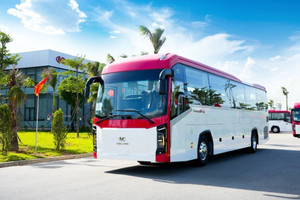 Hãng xe Việt Kim Long Motor bàn giao lô xe bus đầu tiên cho doanh nghiệp có tiếng tại Nha Trang