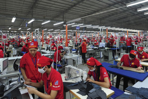 Tranh thủ 90 ngày đàm phán thuế Mỹ, dệt may Việt Nam chạy hết công suất