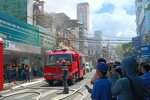 Cháy phòng giao dịch ngân hàng BIDV, hàng chục người tham gia dập lửa