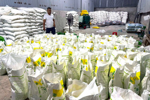 Đột kích xưởng phân bón hoạt động chui, nhập nguyên liệu từ Trung Quốc