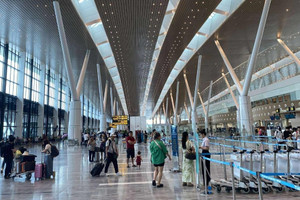 Nhà ga T3 sân bay Tân Sơn Nhất lại bị dột nước trong mưa lớn