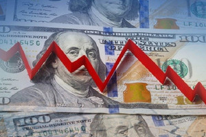 USD lao dốc không tưởng, giới đầu tư thận trọng 'quay lưng': Chuyện gì xảy ra?