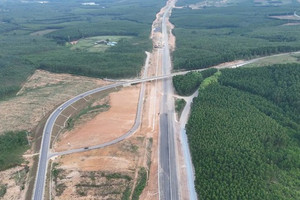 Chỉ 1 tháng nữa, cao tốc kết nối 2 tỉnh hẹp nhất Việt Nam sẽ thông xe