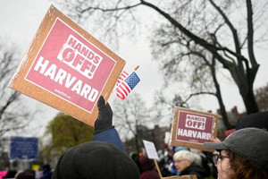 Ông Trump chỉ trích Harvard ưu ái sinh viên nước ngoài, khiến người Mỹ khó chen chân