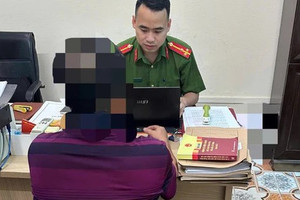 Ông P. mang sổ đỏ đi vay 60 triệu để chuyển khoản, công an lập tức ngăn chặn, mời lên làm việc
