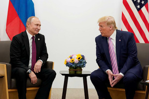 Ông Trump bất ngờ đổi giọng, dọa áp trừng phạt mới lên Nga giữa bạo loạn ở Ukraine