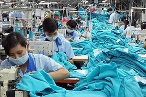 Đơn hàng xuất khẩu kín tới tháng 9, vì sao doanh nghiệp dệt may vẫn thấp thỏm?