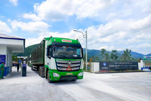 THILOGI nhà ông Trần Bá Dương vận chuyển miễn phí quà viện trợ cho nước bạn, nơi THACO đầu tư 19.000 tỷ