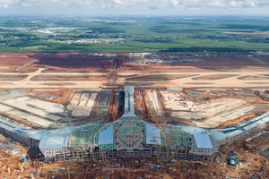 Siêu sân bay của Việt Nam dự kiến hoàn thành cuối năm nay đang xây dựng lại gặp khó