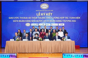 Ký Giao ước thi đua và Thỏa thuận hợp tác giữa Ngân hàng Nhà nước và 5 NHTM (Vietcombank, Vietinbank, BIDV, MB, VIB)