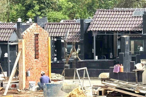 Chủ thầu xây mộ lao đao vì giá cát tăng phi mã, lo phải bù lỗ tới 10 triệu đồng/ngôi mộ