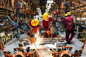 Ngành sản xuất phục hồi rõ nét, Trung Quốc 'lội ngược dòng' giữa bão thương chiến