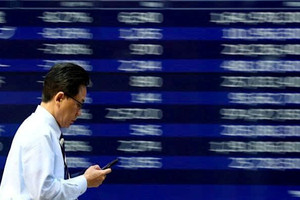 Quốc gia châu Á 'nợ ngập đầu', tung biện pháp khẩn hạ nhiệt lãi suất: Thị trường toàn cầu phản ứng ngay lập tức