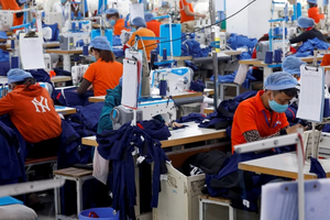 Đàm phán thuế quan chưa kết thúc, dệt may Việt vẫn 'căng như dây đàn' dù đã nhận tin vui từ ông Trump