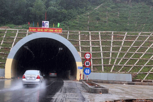 Hầm xuyên núi 1.700 tỷ cách hầm dài nhất Đông Nam Á 3km, phá thế cổ chai Quốc lộ 1, rút ngắn kết nối từ 1 giờ còn 10 phút