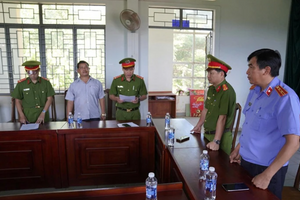 Khởi tố một Chủ tịch UBND xã cùng công chức tài chính kế toán
