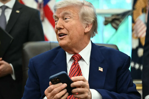 Ông Trump có thể 'đi đường vòng' khiến các nước phải chịu thuế 15% ngay lập tức?