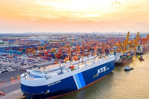 Bất chấp thị trường biến động VSC tiếp tục mua vào cổ phiếu HAH