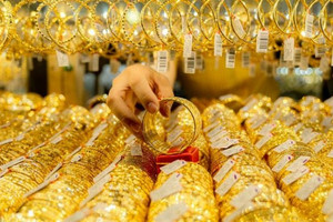 Giá vàng giảm tuần thứ hai liên tiếp