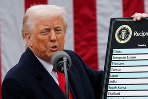 Ông Trump vừa được 'giải cứu'