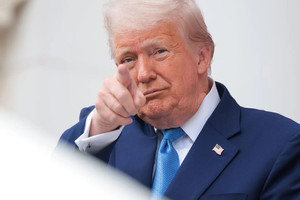 Bị chế giễu vì chính sách thuế thất thường, ông Trump phản pháo: ‘Tôi không nhát, đó gọi là đàm phán'