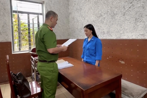 Khám xét chỗ ở, bắt tạm giam Phạm Thị Vân Anh