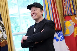Cổ phiếu Tesla tăng vọt vì Elon Musk chia tay ông Trump