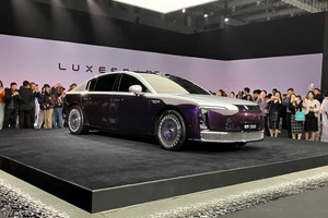 Huawei tung xe điện giá hơn 1 triệu tệ, đặt mục tiêu đánh bại Mercedes-Benz ở thị trường tỷ dân
