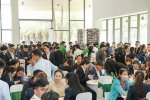 Giá tăng gấp 4 lần, hàng loạt 'suất ngoại giao' trôi nổi: Ai đang thật sự ở nhà xã hội?