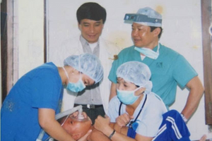 Bác sĩ Việt Nam từng gây chấn động truyền thông thế giới bởi 1 ca phẫu thuật vừa qua đời