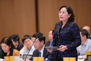 Thống đốc NHNN chia sẻ với Thủ tướng Phạm Minh Chính những vấn đề nóng về nút thắt trong tín dụng, lãi suất
