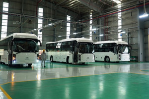 Hãng ô tô Việt 8 năm tuổi tung chiêu bán hàng độc đáo: Mua 4 xe tặng luôn 1 xe