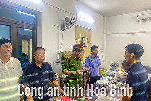 Công an Hòa Bình triệt phá đường dây phân bón giả quy mô cực lớn: Hàng nghìn tấn hàng đã bán ra thị trường miền Bắc và miền Trung