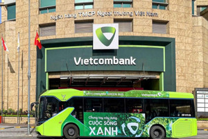 Ngân hàng với hơn 24.000 nhân sự triển khai xe buýt điện VinFast để đưa đón cán bộ nhân viên