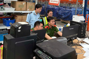 Kiểm tra kho hàng 'khủng' của Á Châu tại Bắc Ninh, thu giữ hàng chục nghìn sản phẩm