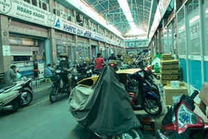 Sau chợ vải Ninh Hiệp, tới lượt chợ thuốc lớn nhất TP. HCM cửa đóng then cài