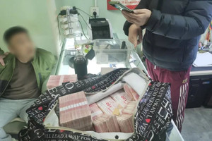 Tịch thu 8 căn nhà cùng gần 20 tỷ đồng tiền mặt của một kế toán
