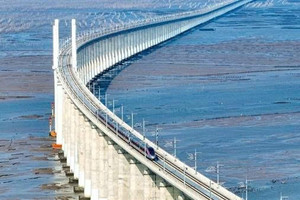 Láng giềng Việt Nam sở hữu đường sắt cao tốc vượt biển dài gần 300km nối liền 3 thành phố, vốn đầu tư 177.000 tỷ đồng